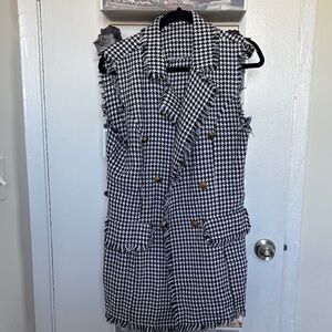 Black and White Houndstooth Sleeveless blazer
